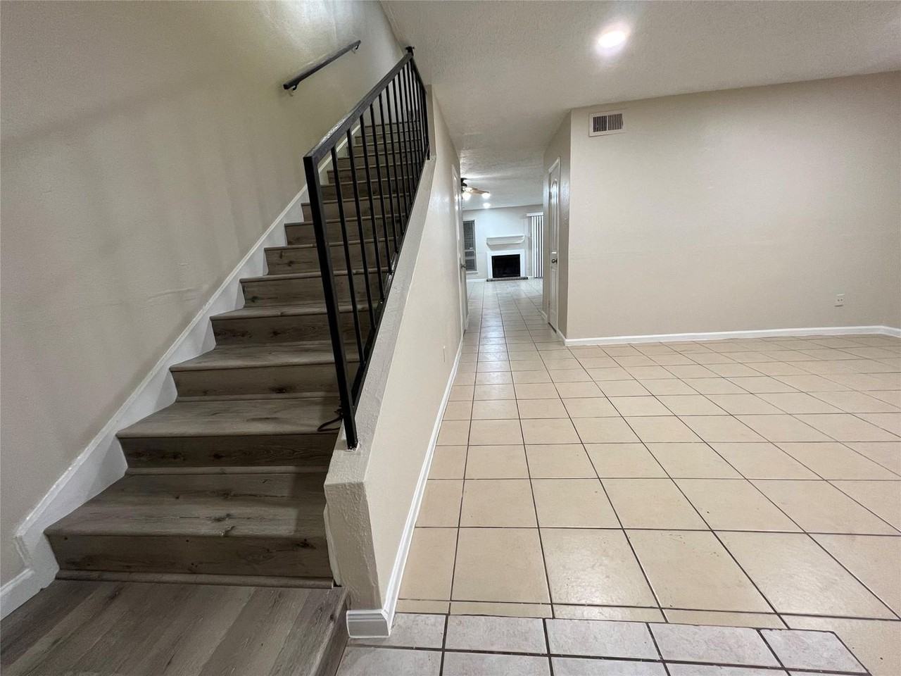 2130 Greenbriar Colony Dr - Photo 3 of 16