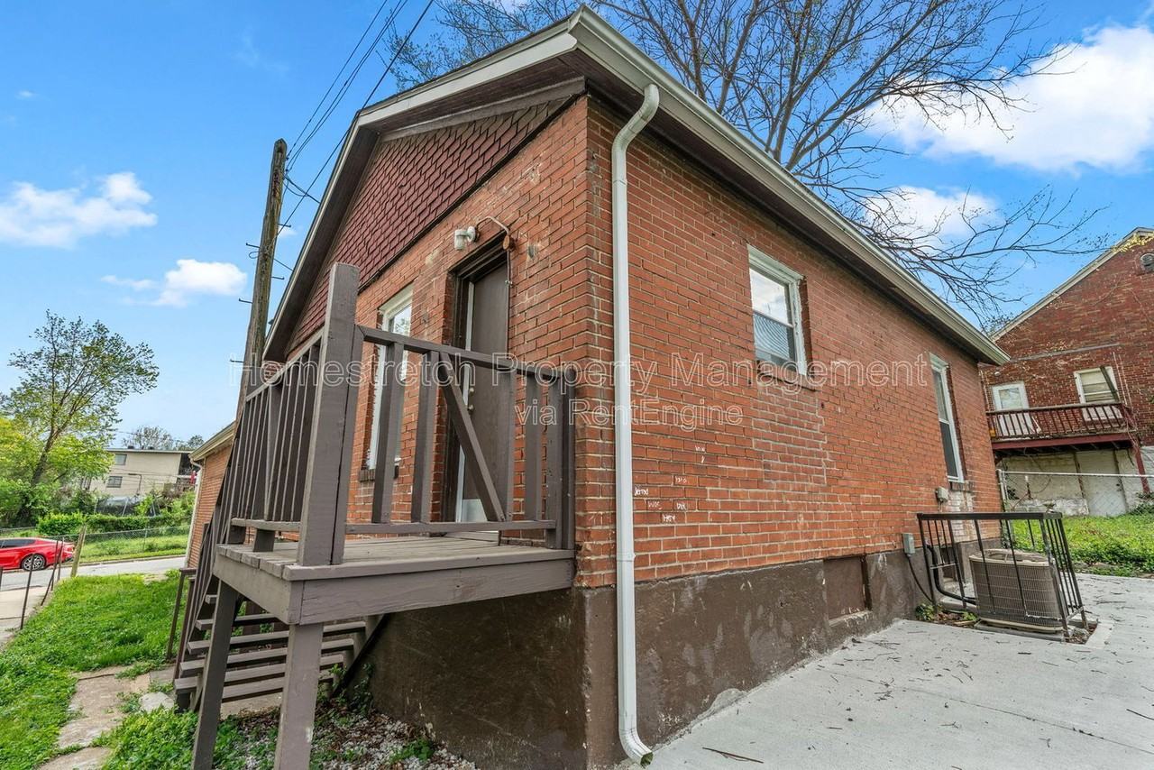 7135 Woodrow Ave - Photo 5 of 27