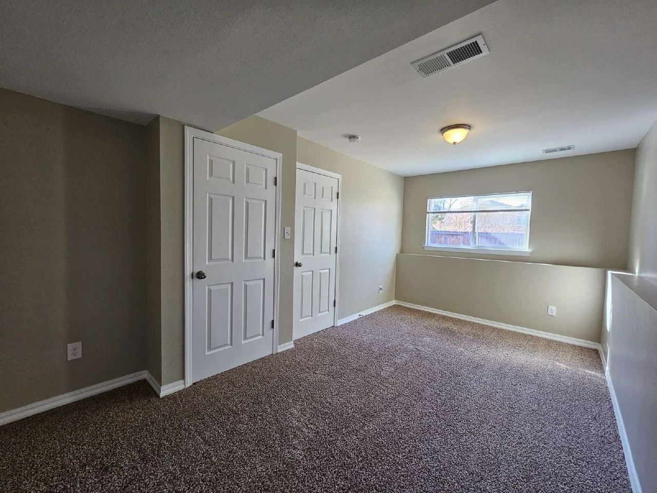 625 Howe St - Photo 7 of 18