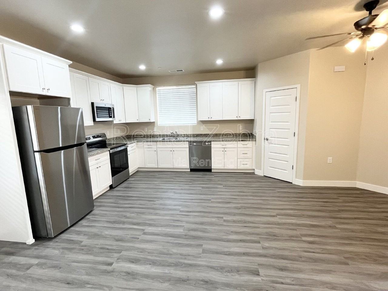 1353 Carlsbad Dr - Photo 4 of 19