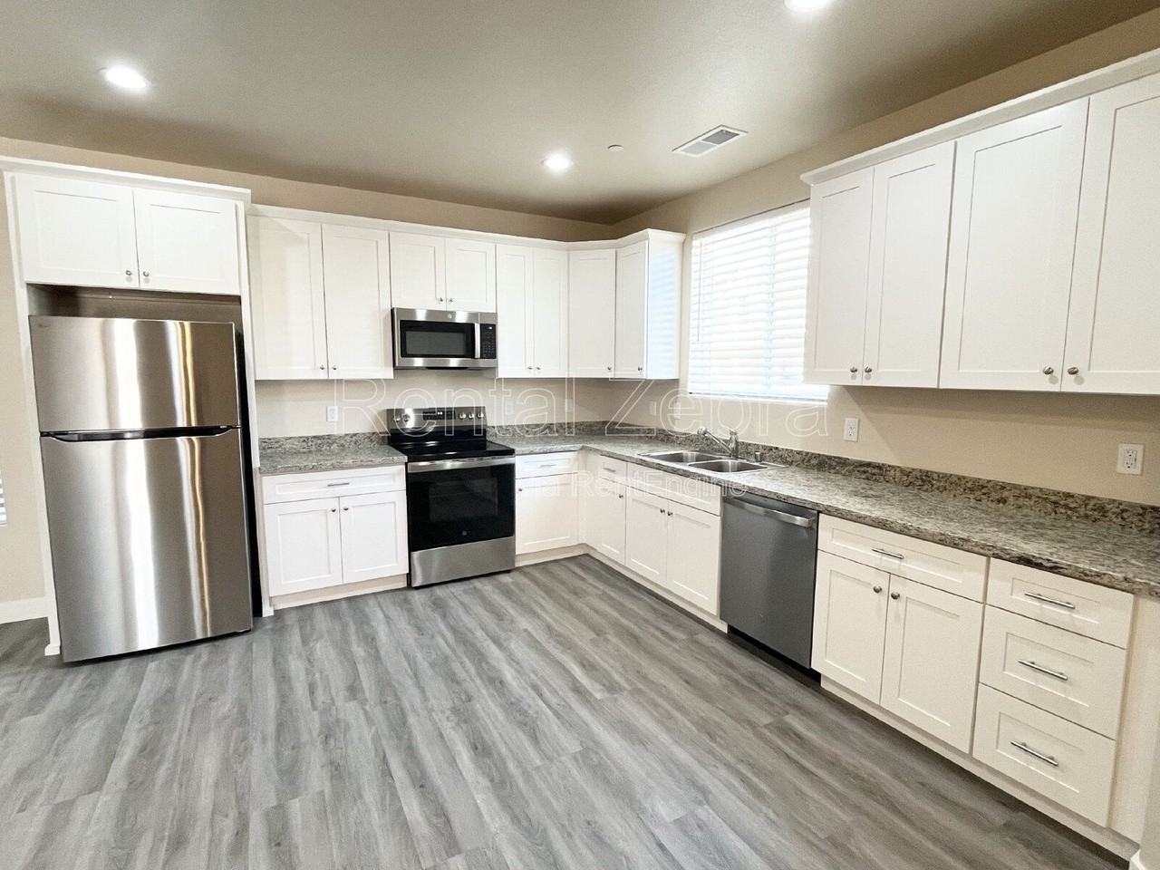 1353 Carlsbad Dr - Photo 5 of 19