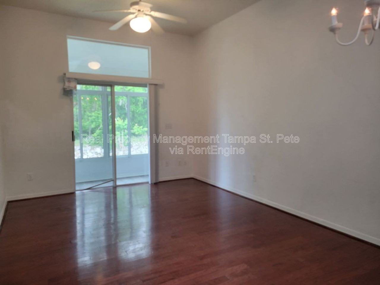 12514 Hollybrook Ln - Photo 6 of 40