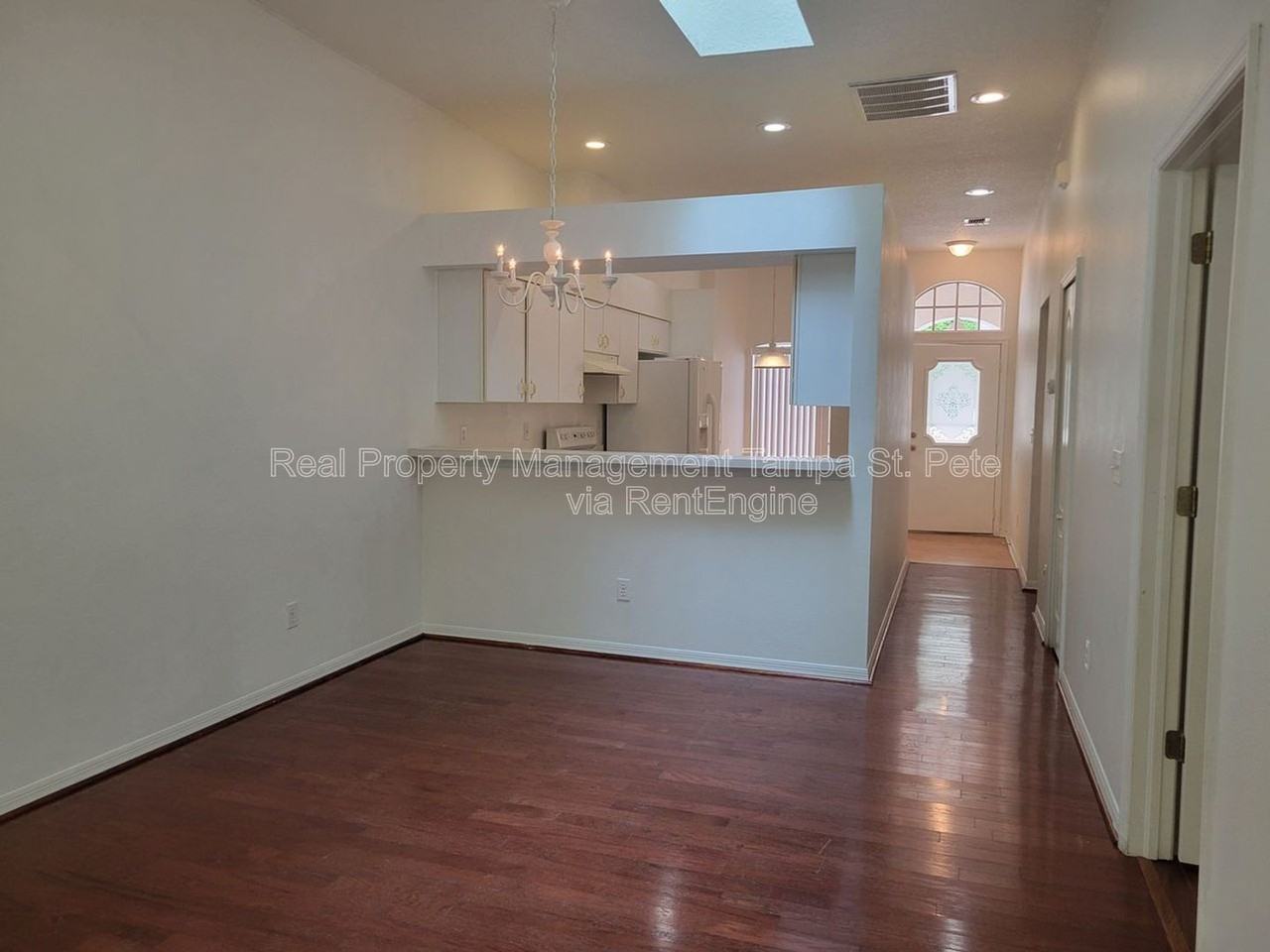 12514 Hollybrook Ln - Photo 7 of 40