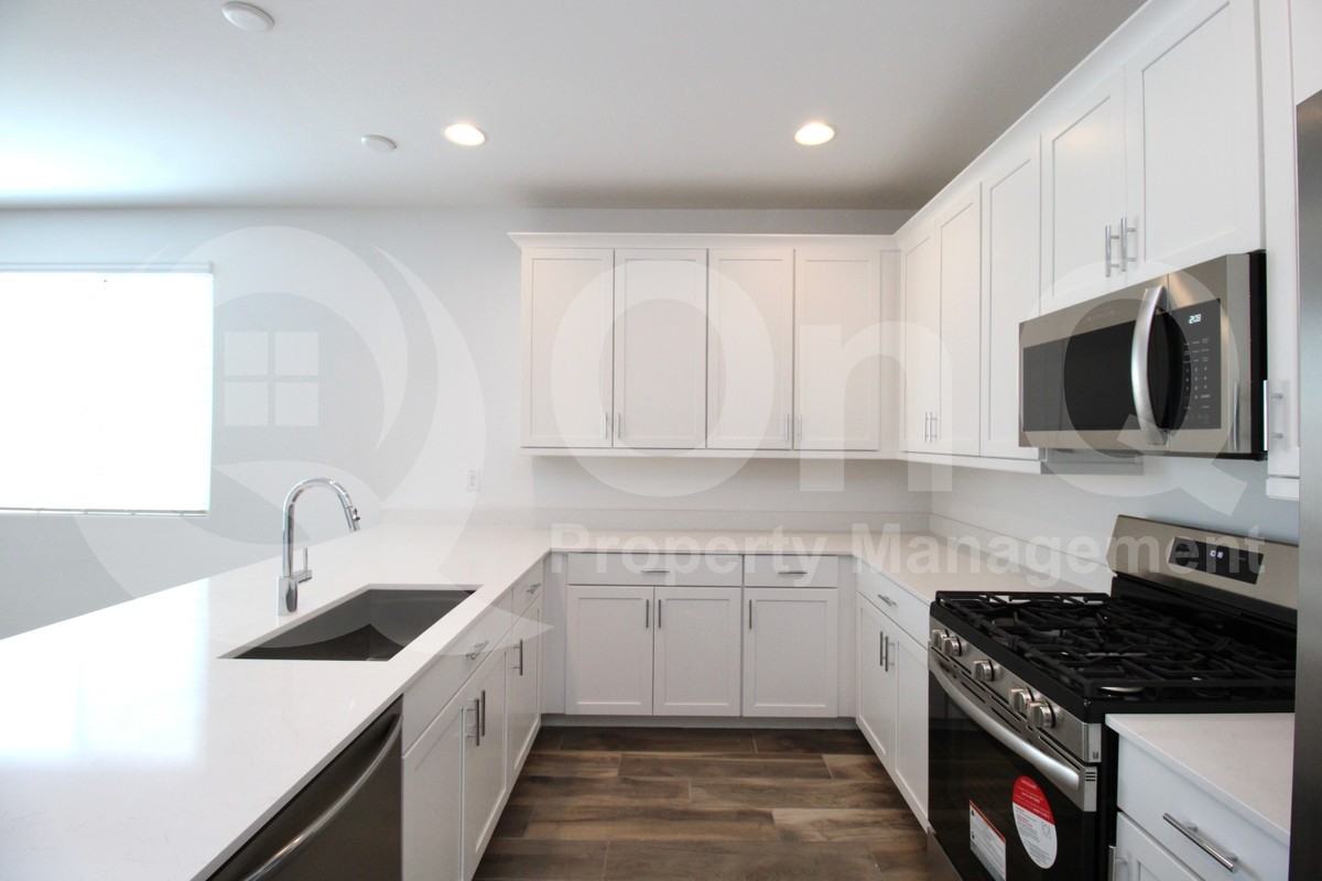 3303 S Piedra - Photo 4 of 41