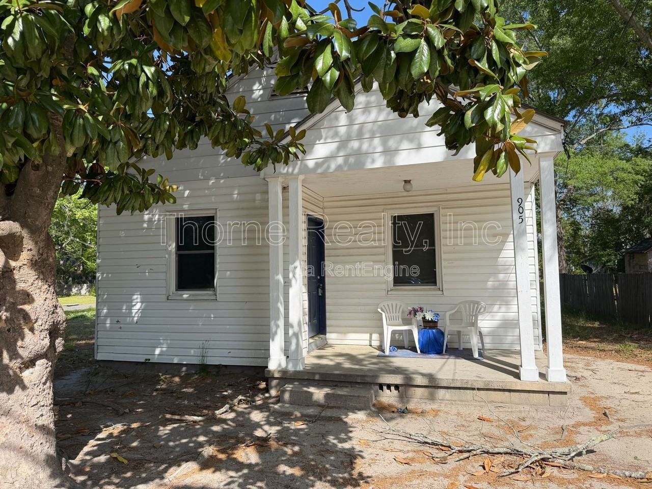 905 Pender St - Photo 2 of 15