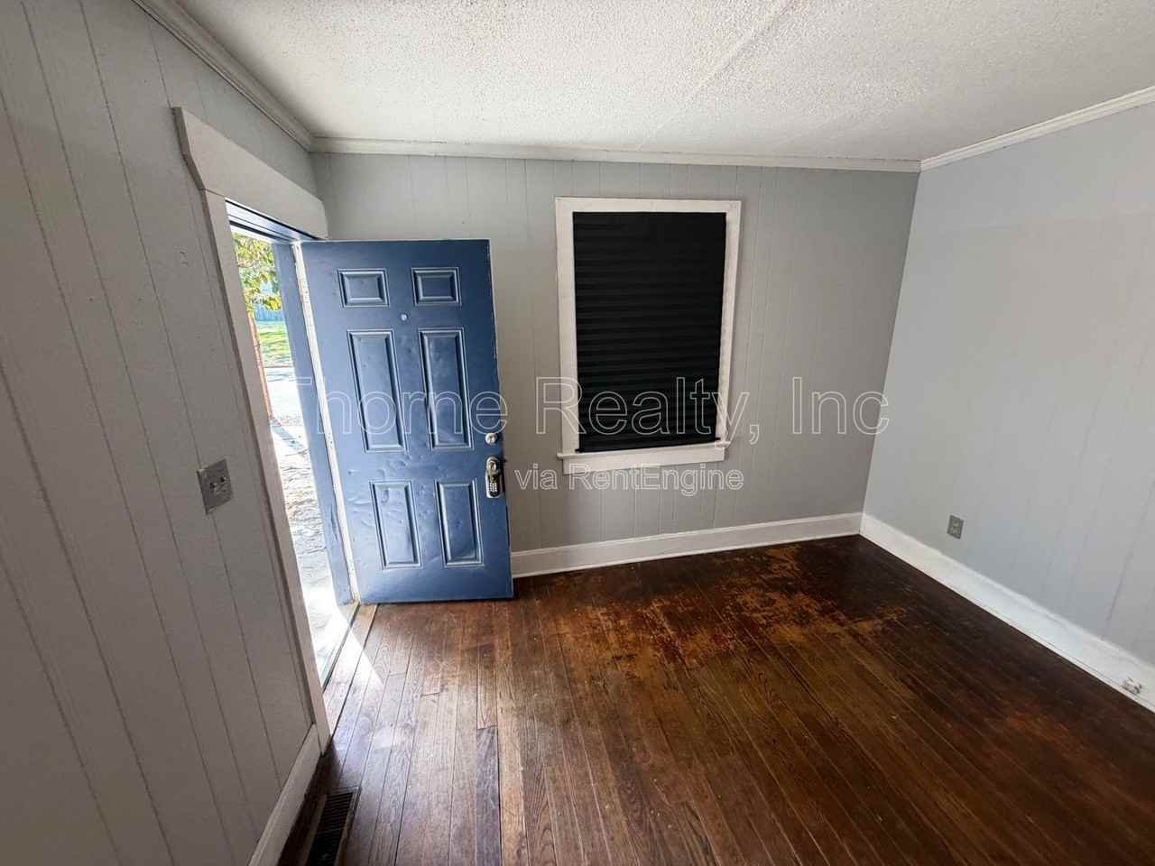 905 Pender St - Photo 4 of 15