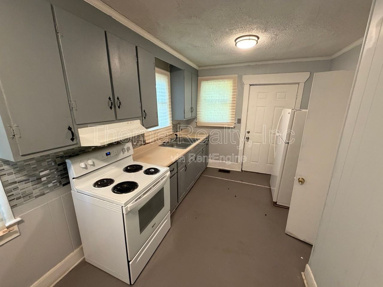 905 Pender St - Photo 5 of 15