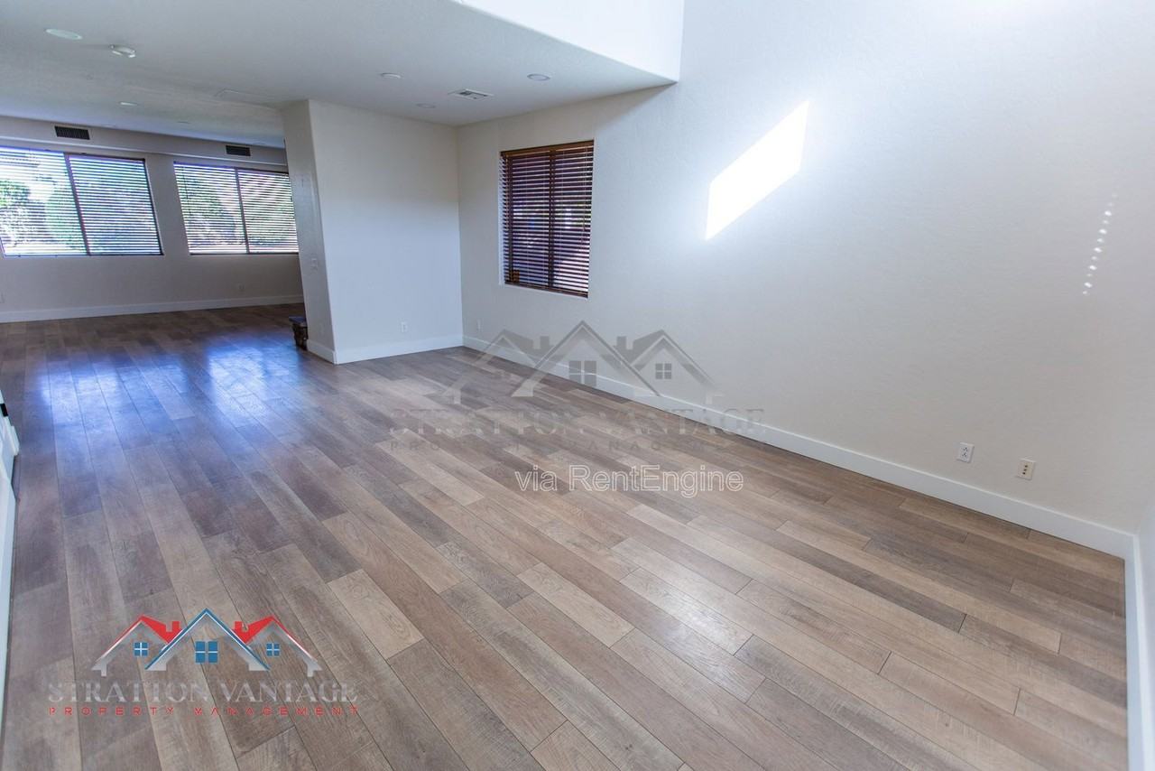 14616 W Windward Ave - Photo 7 of 50