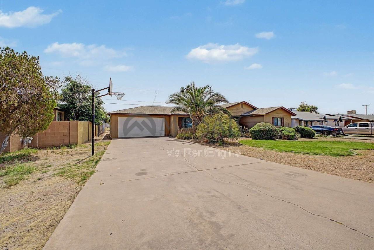 1531 W 7th St - Photo 2 of 29