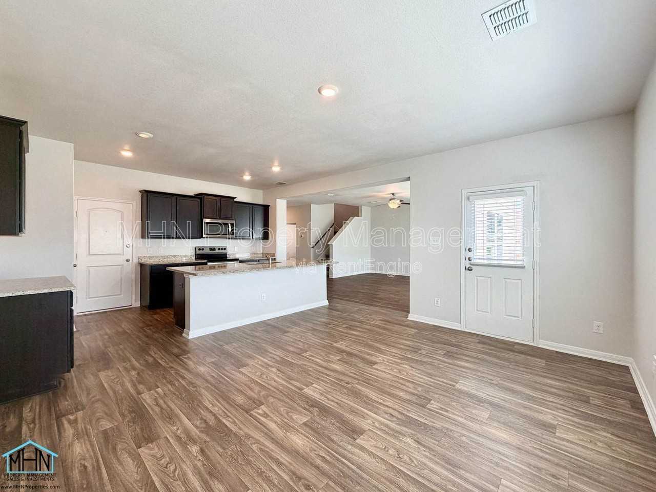 10950 Chippewa Trce - Photo 5 of 29