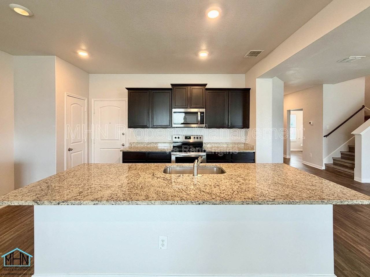 10950 Chippewa Trce - Photo 7 of 29