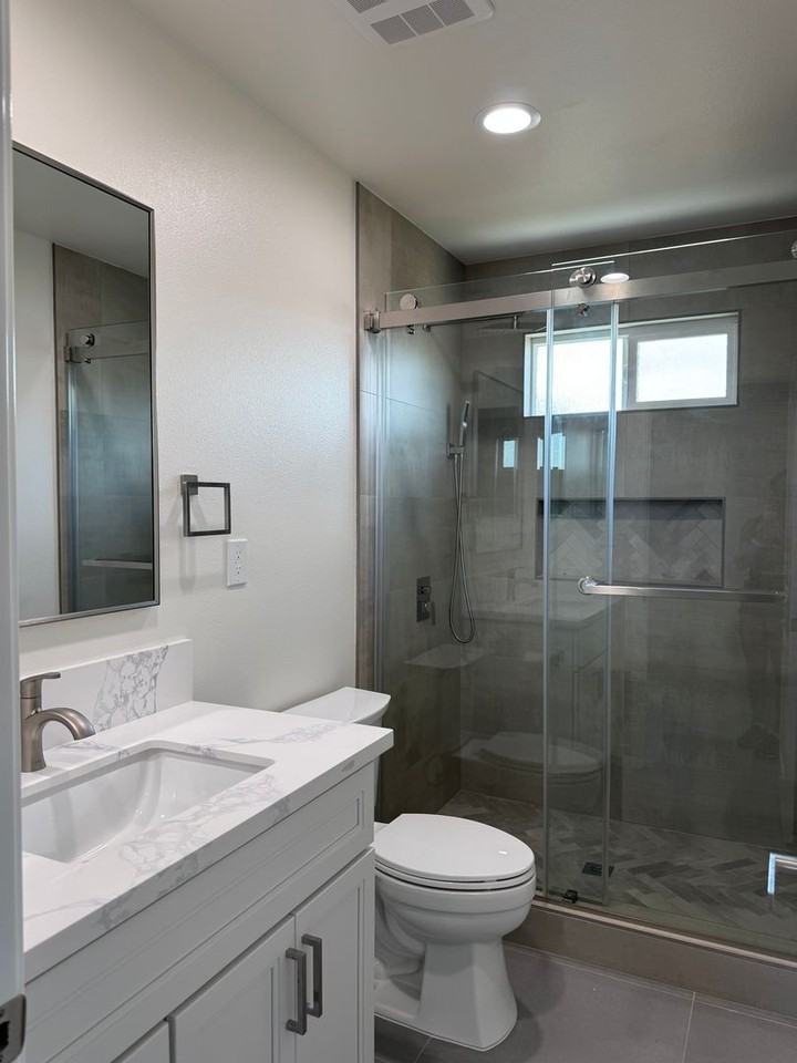 1005 N Grand St - Photo 4 of 8