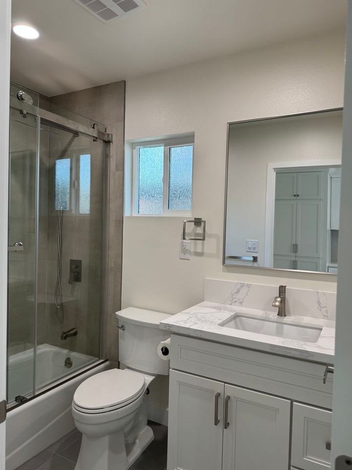 1005 N Grand St - Photo 6 of 8