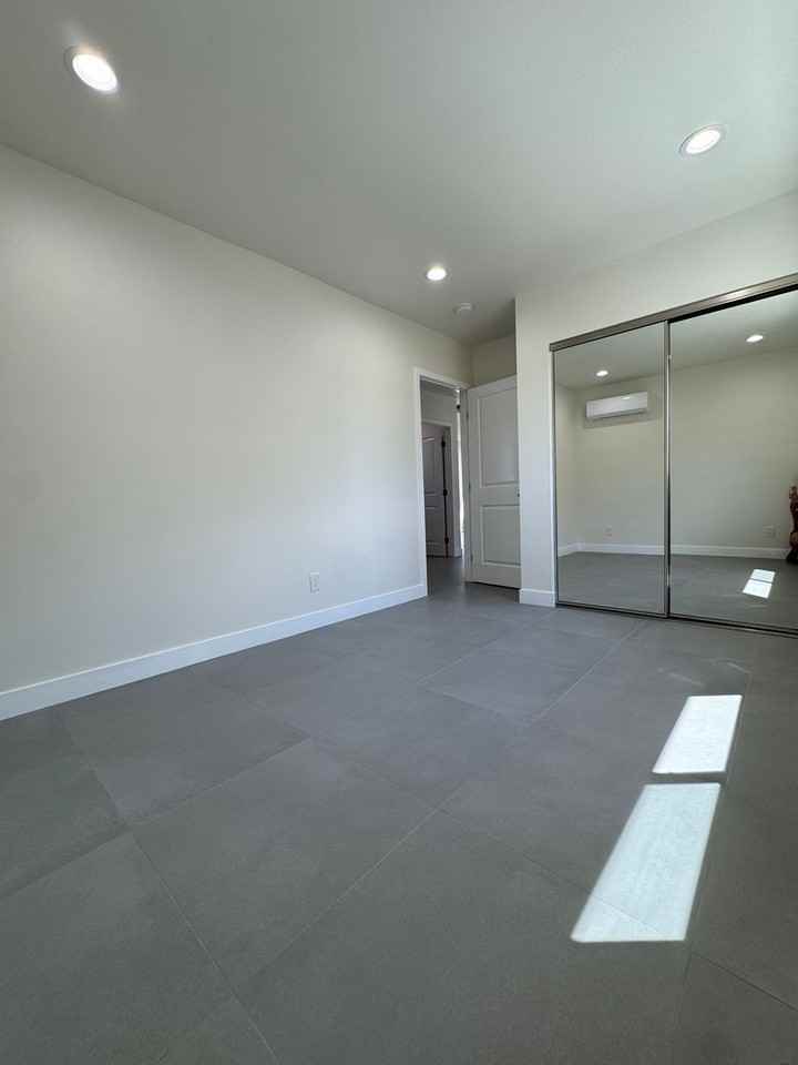 1005 N Grand St - Photo 7 of 8