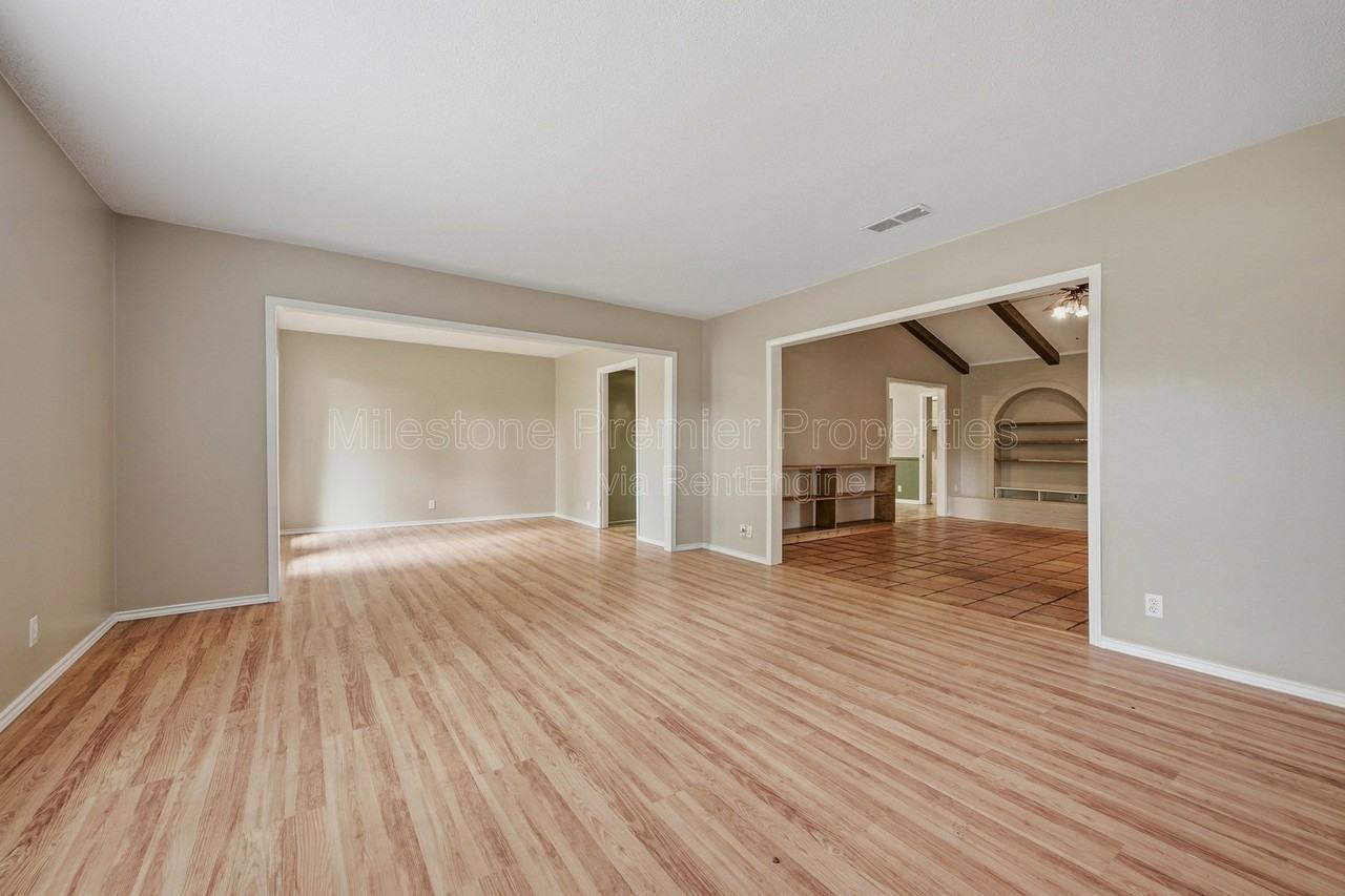 2502 Turtle Creek Dr - Photo 3 of 24