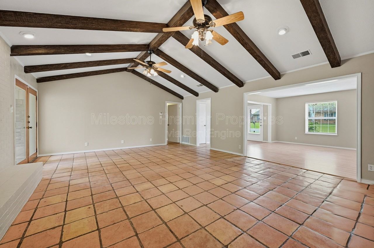 2502 Turtle Creek Dr - Photo 5 of 24