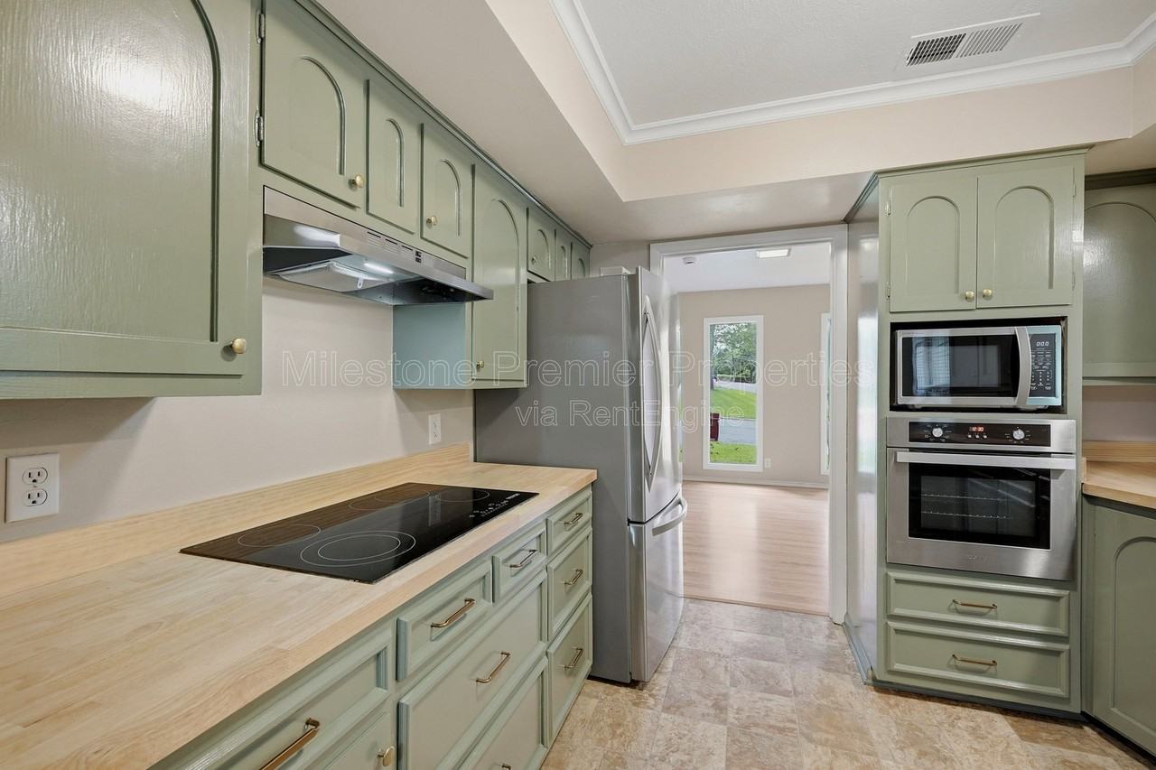 2502 Turtle Creek Dr - Photo 6 of 24