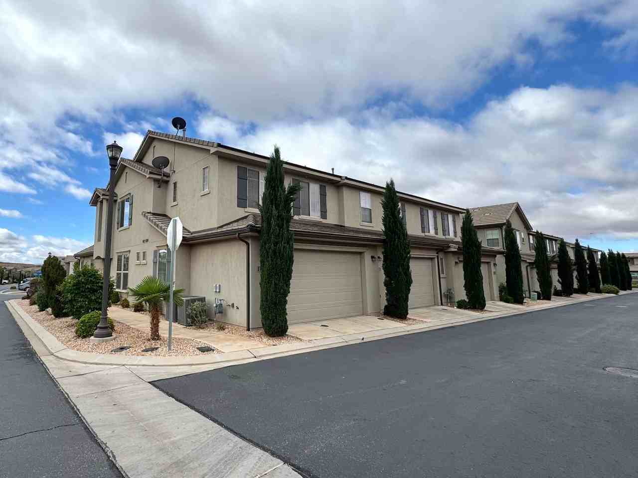 1934 E Vacation Ln - Photo 4 of 36