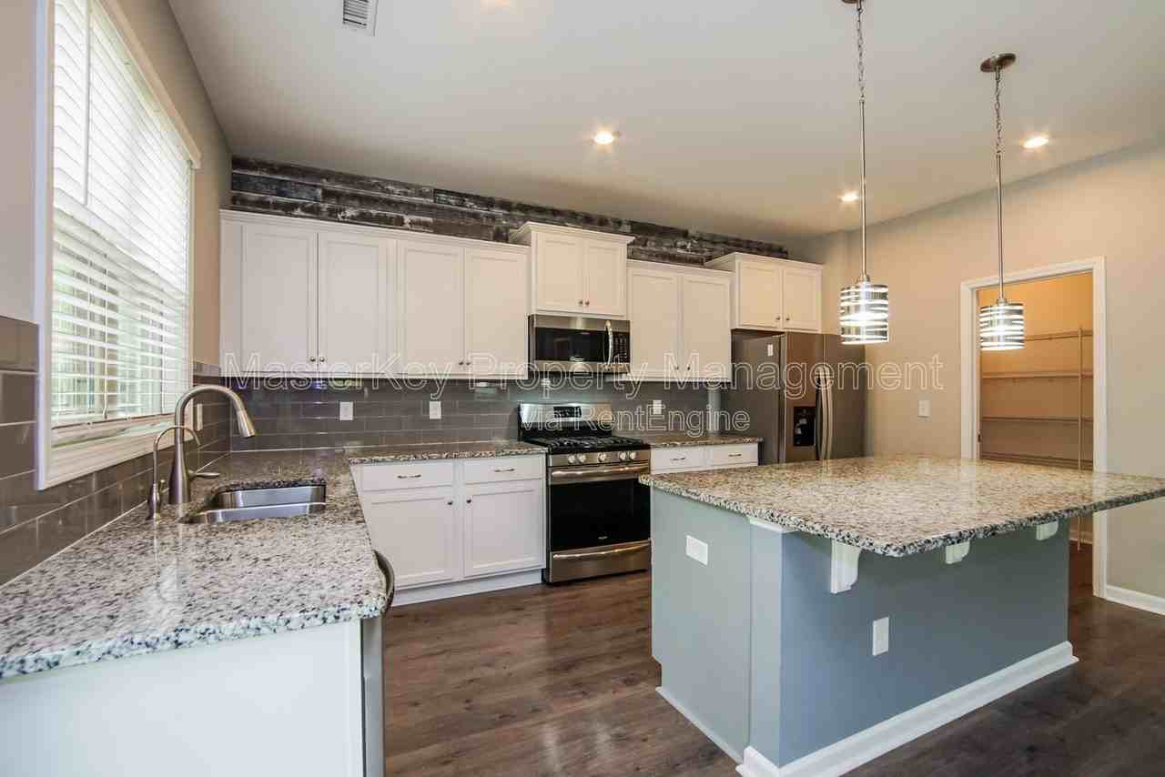 550 W Copenhaver Dr - Photo 2 of 27