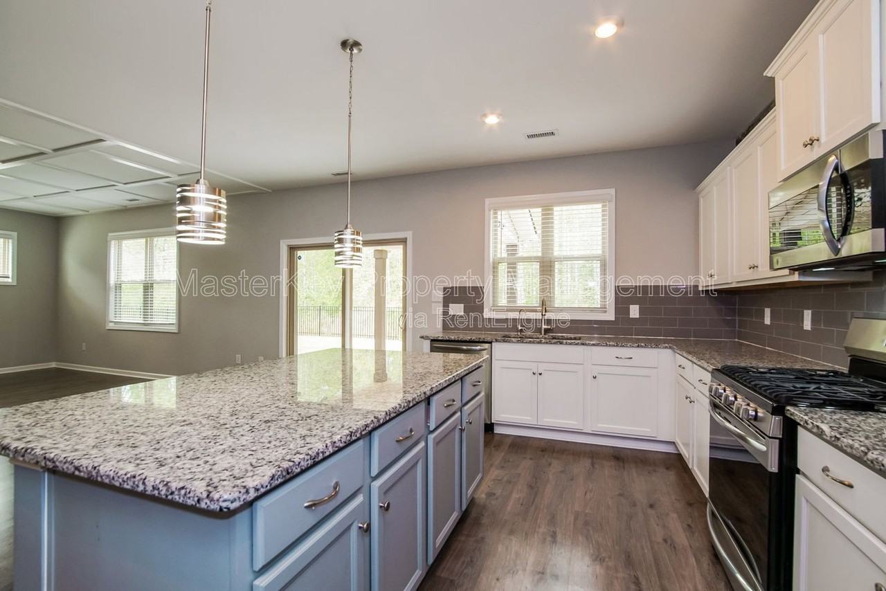 550 W Copenhaver Dr - Photo 5 of 27