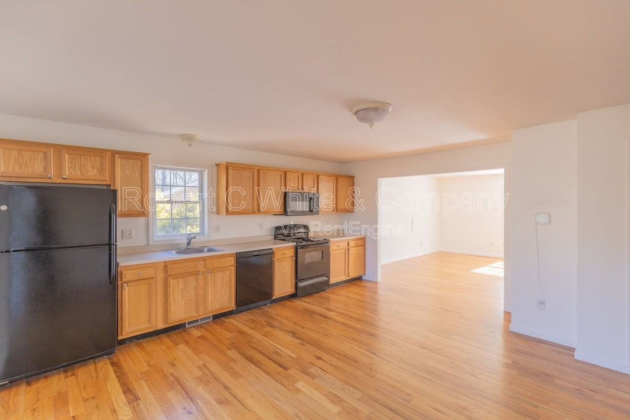 10 Winthrop Dr - Photo 5 of 30