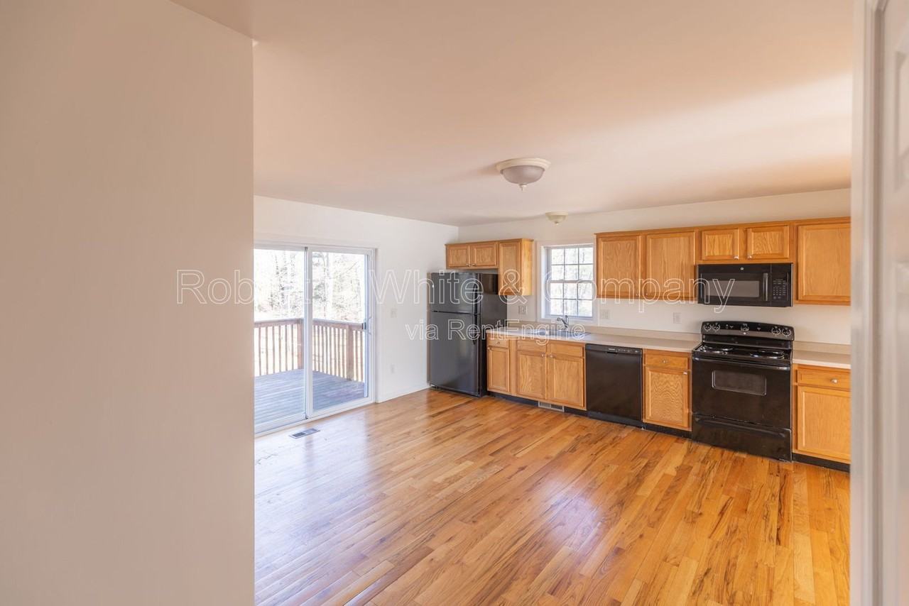 10 Winthrop Dr - Photo 6 of 30