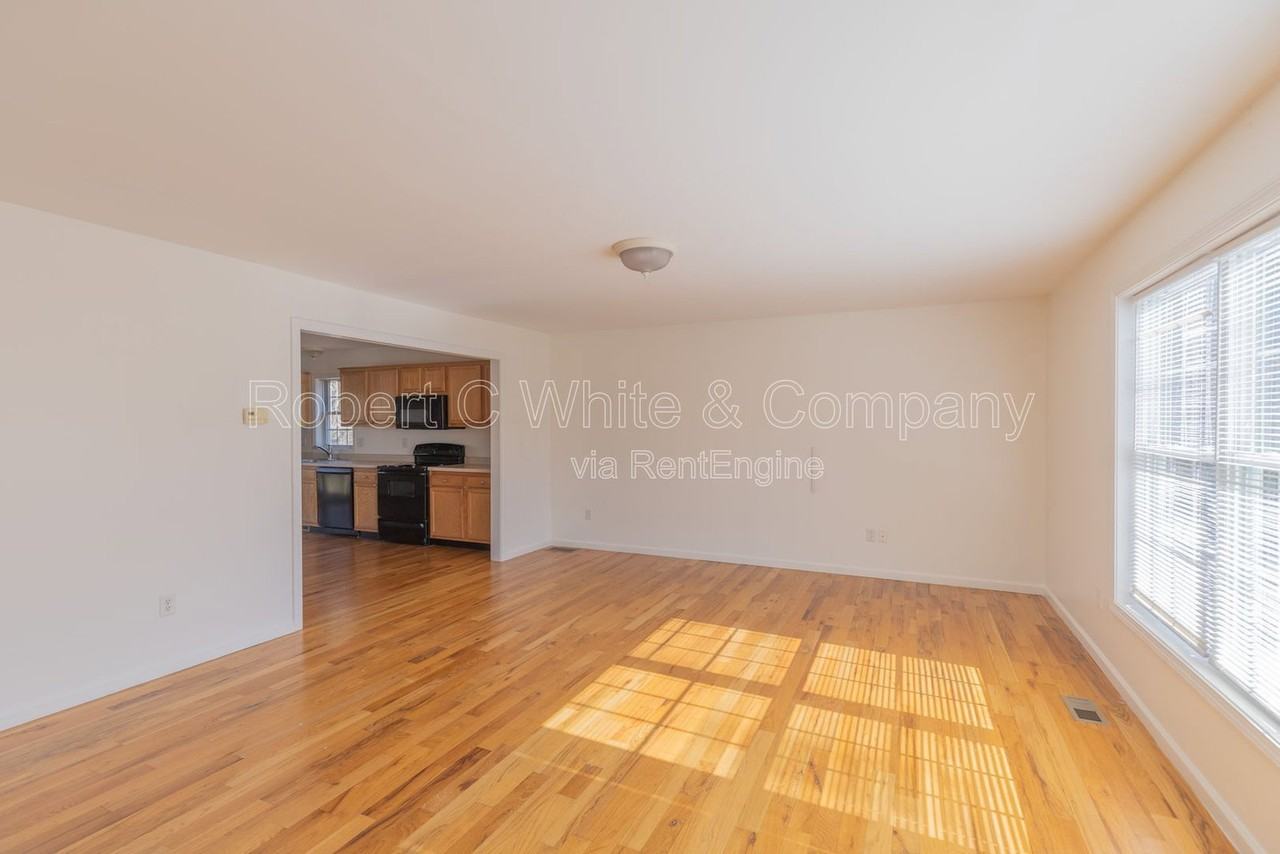 10 Winthrop Dr - Photo 7 of 30