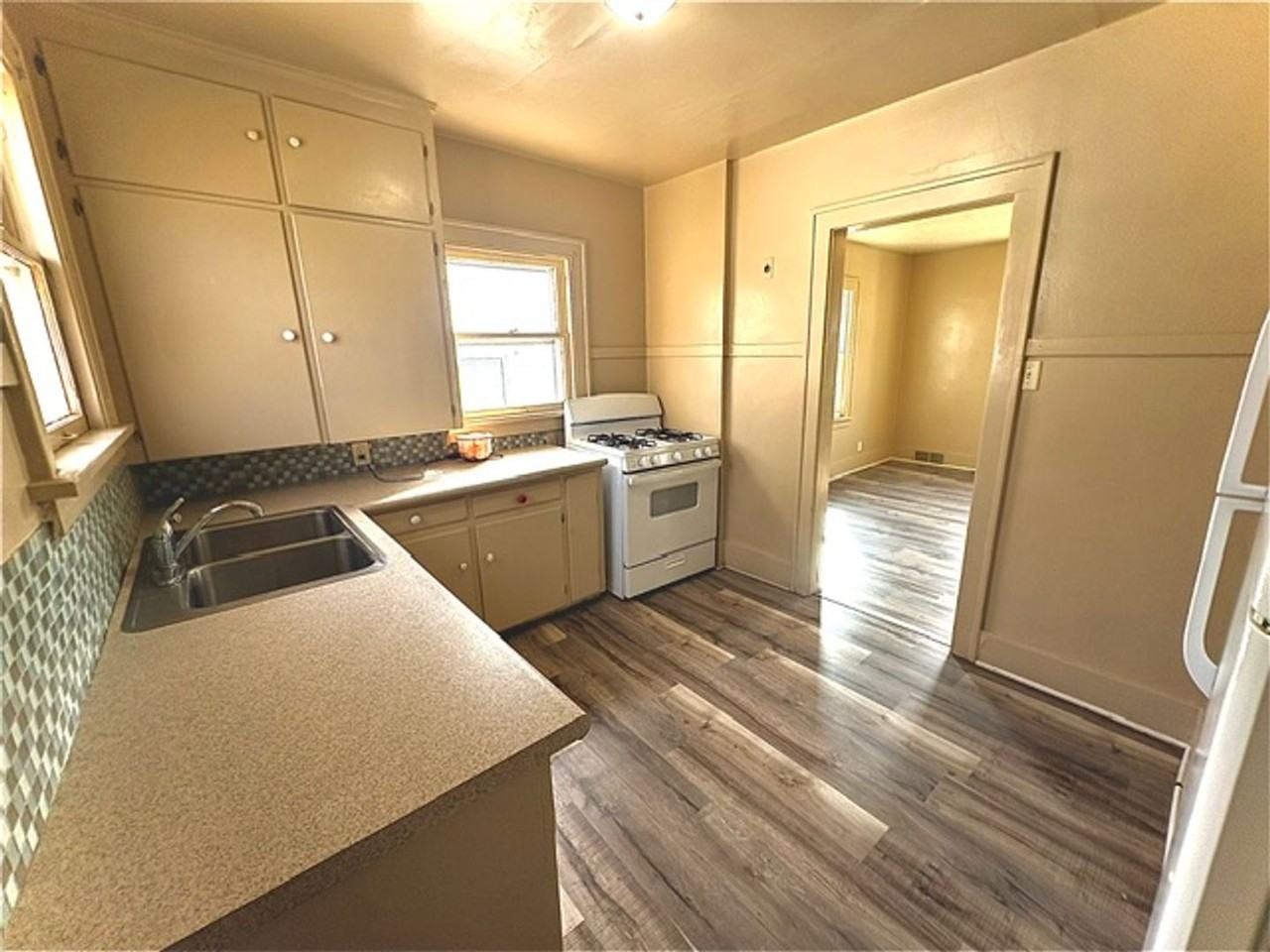 1122 Steely St - Photo 2 of 8