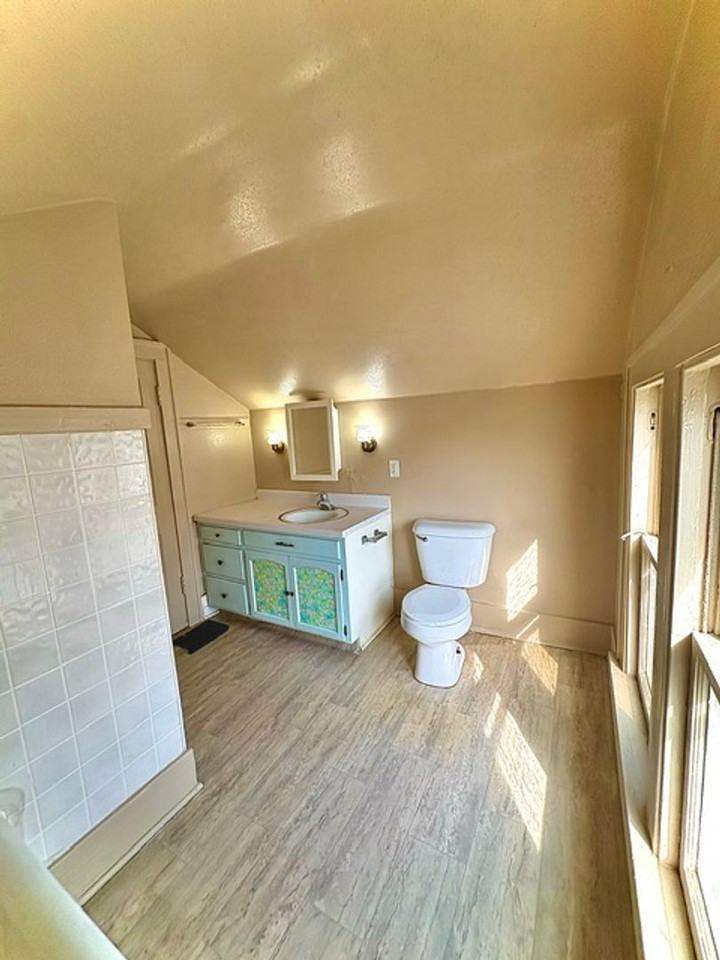 1122 Steely St - Photo 3 of 8