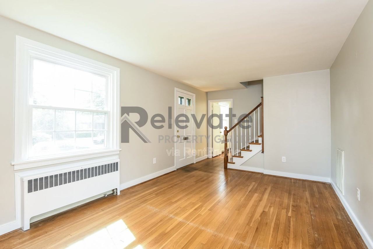 6522 W Franklin St - Photo 5 of 19