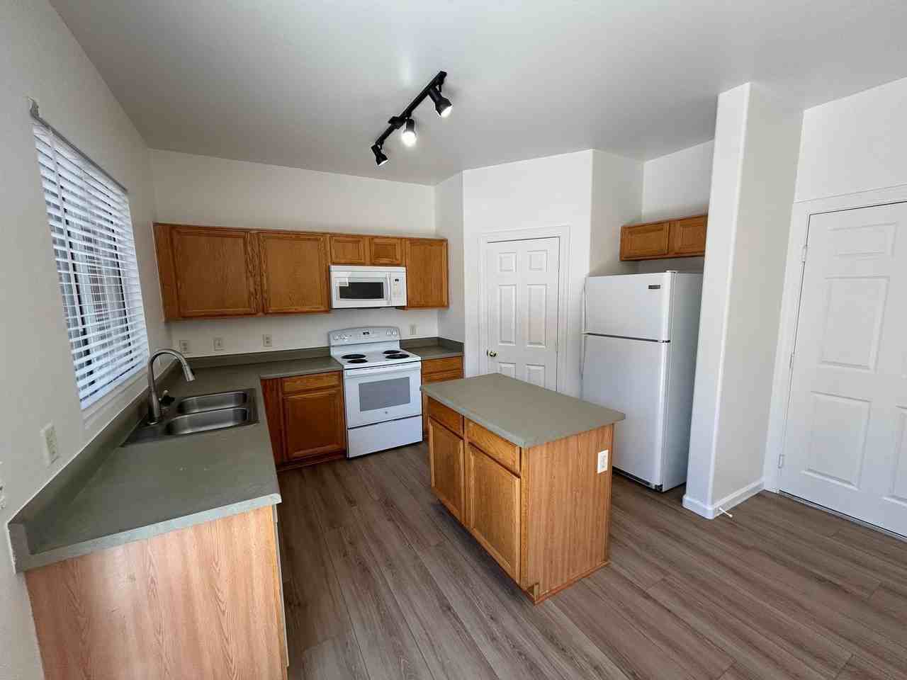1222 S 119th Ln - Photo 2 of 14