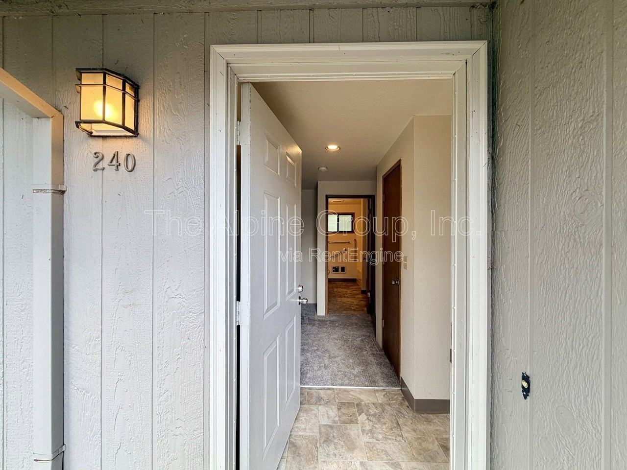 240 Ne 143rd Ave - Photo 2 of 26