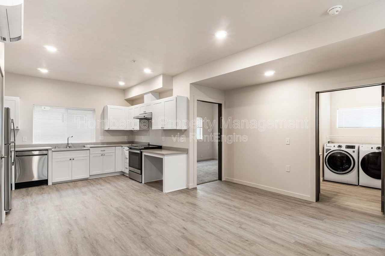 6020 N Astor St #10 - Photo 2 of 13