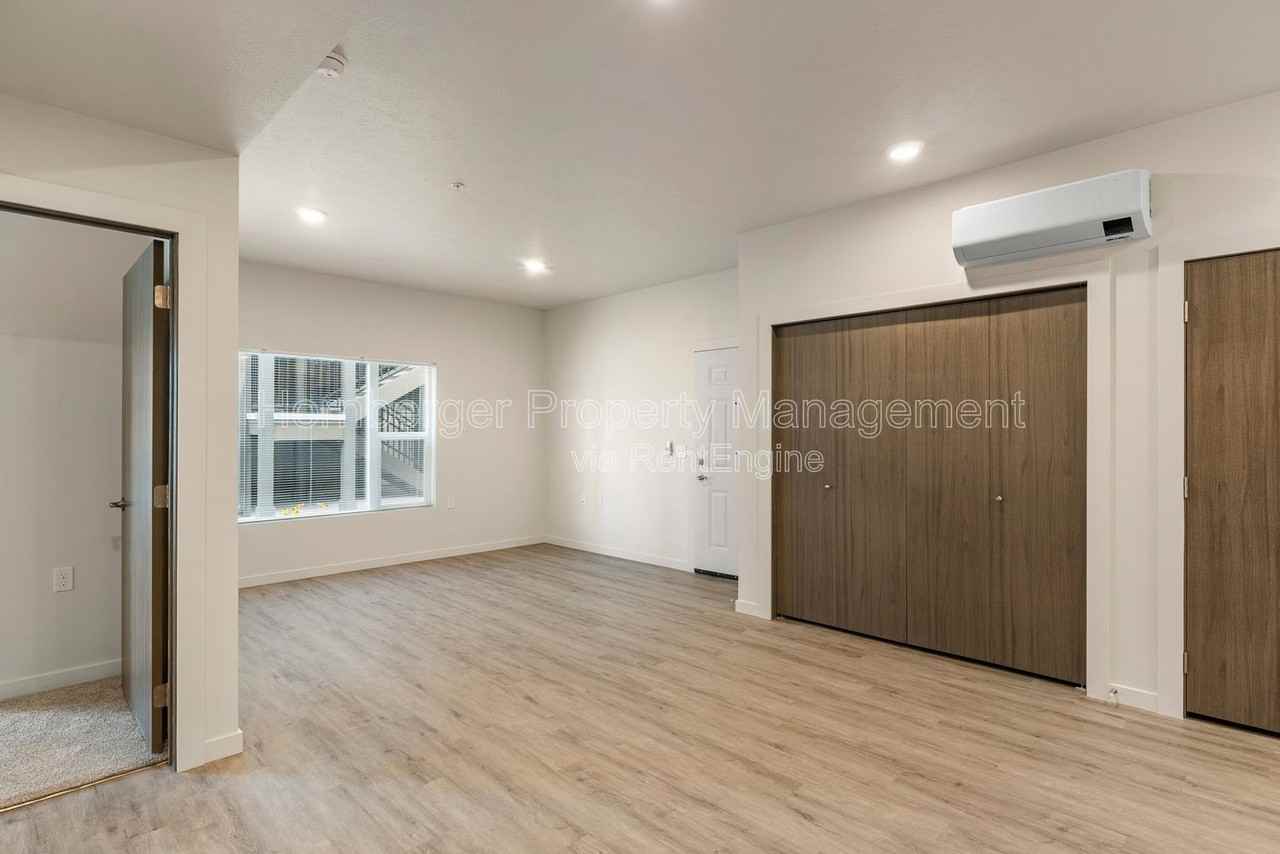 6020 N Astor St #10 - Photo 5 of 13