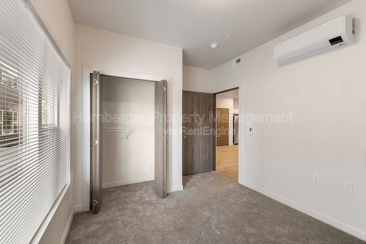 6020 N Astor St #10 - Photo 6 of 13