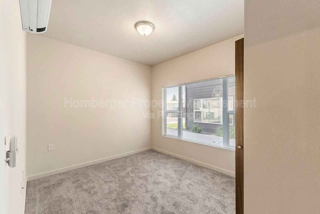 6020 N Astor St #10 - Photo 7 of 13