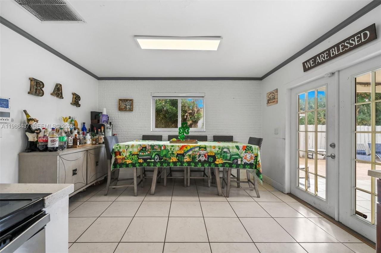 4306 Johnson Street - Photo 4 of 26