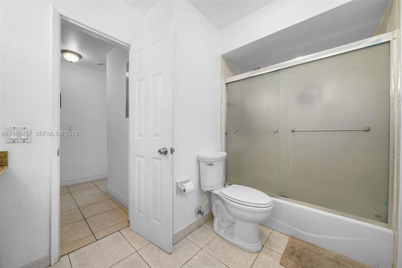 4306 Johnson Street - Photo 6 of 26