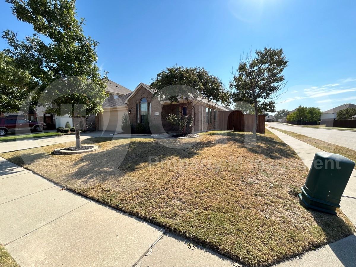 2801 Coyote Trl - Photo 3 of 24