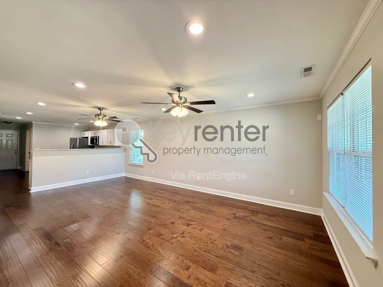 2214 E 14th St - Photo 5 of 17