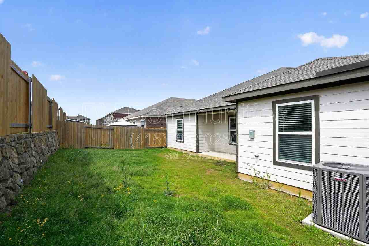 512 Albert Anthony St - Photo 7 of 38