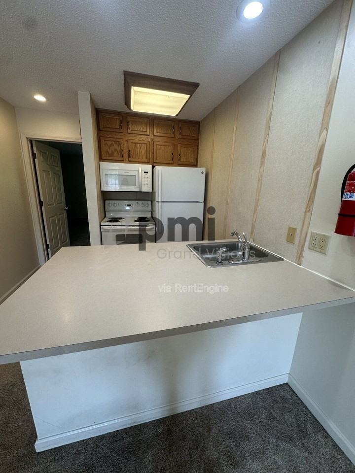 1306 Arthur Ave #16 - Photo 6 of 19