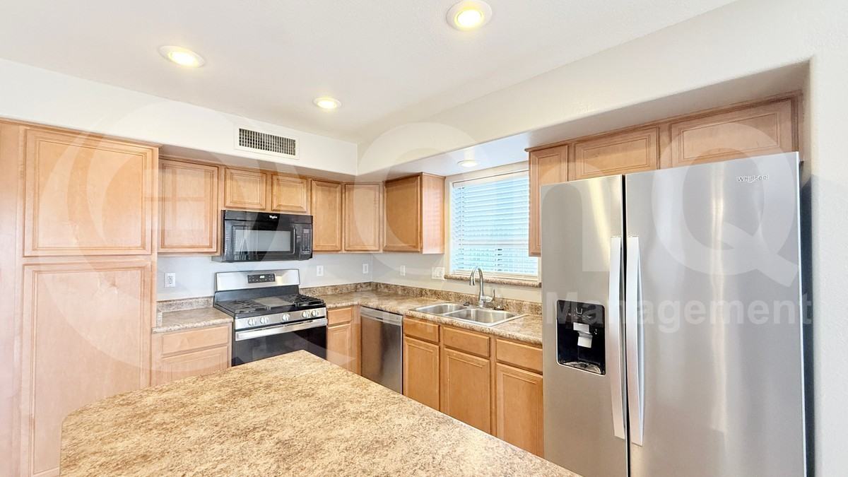 42606 W Chambers Dr - Photo 4 of 25