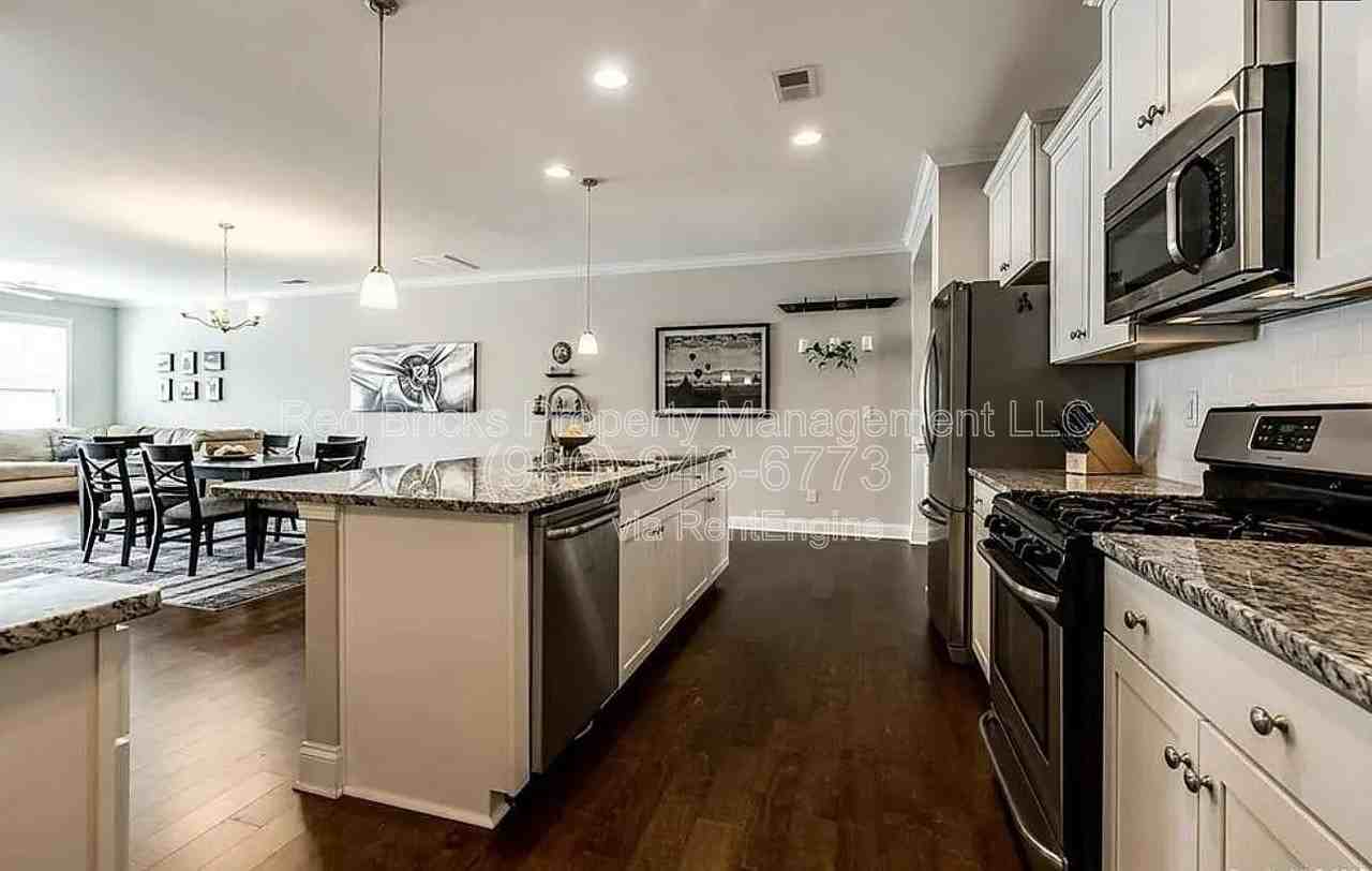 1410 Bramblewood Dr - Photo 5 of 19