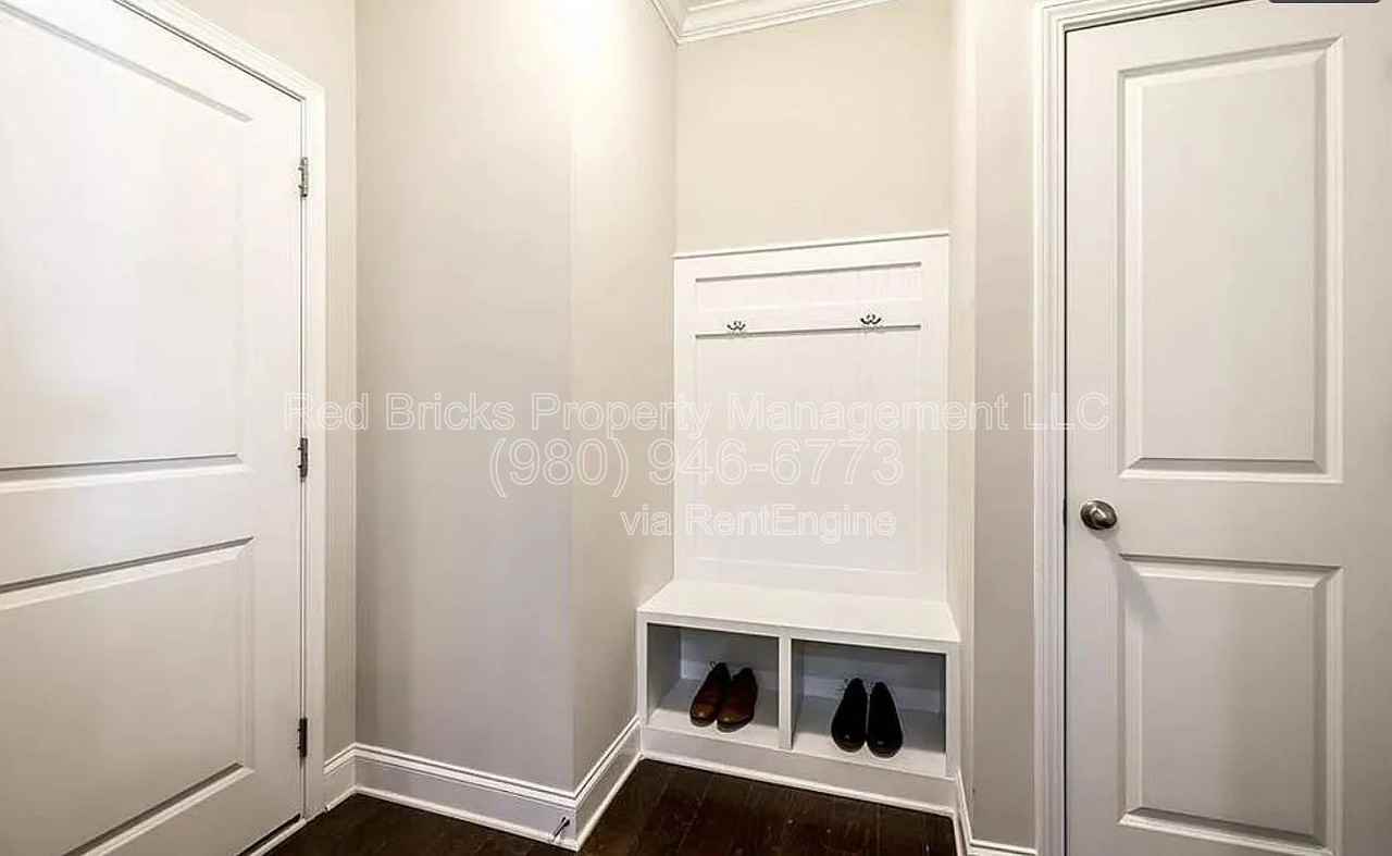 1410 Bramblewood Dr - Photo 6 of 19