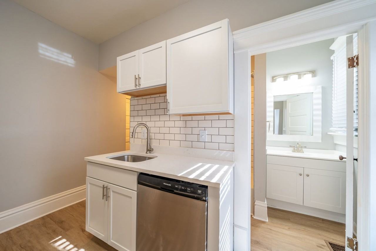 954 Delaware Ave - Photo 7 of 12