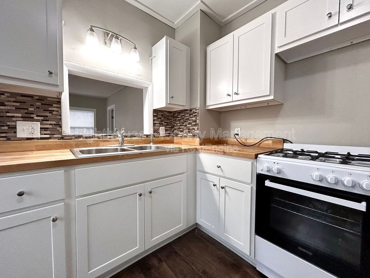 1768 Elwood St - Photo 4 of 24