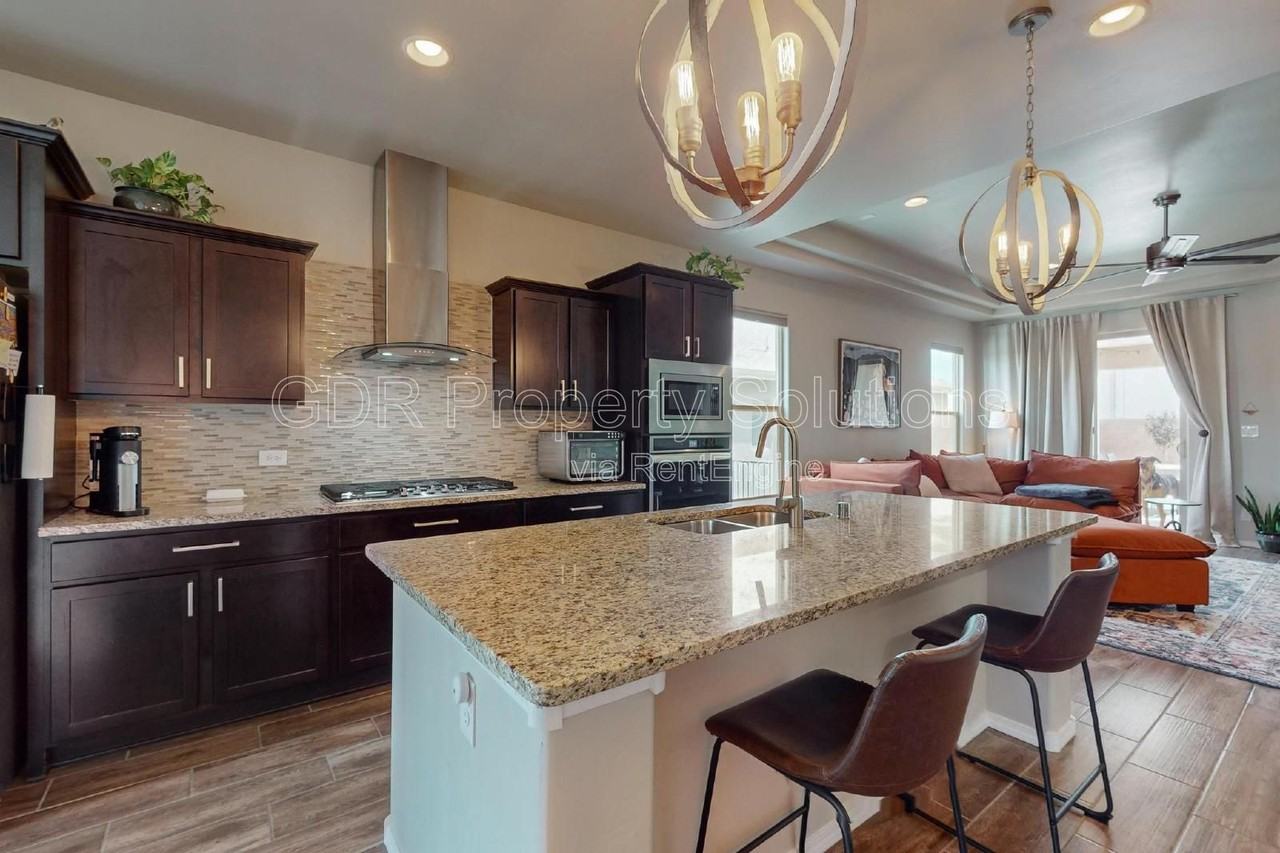 450 Michael Ave Sw - Photo 2 of 14