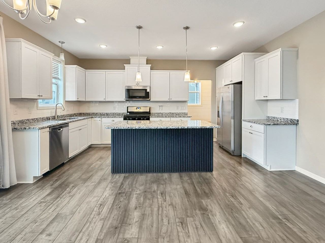 5526 Wisconsin Ave N - Photo 6 of 23