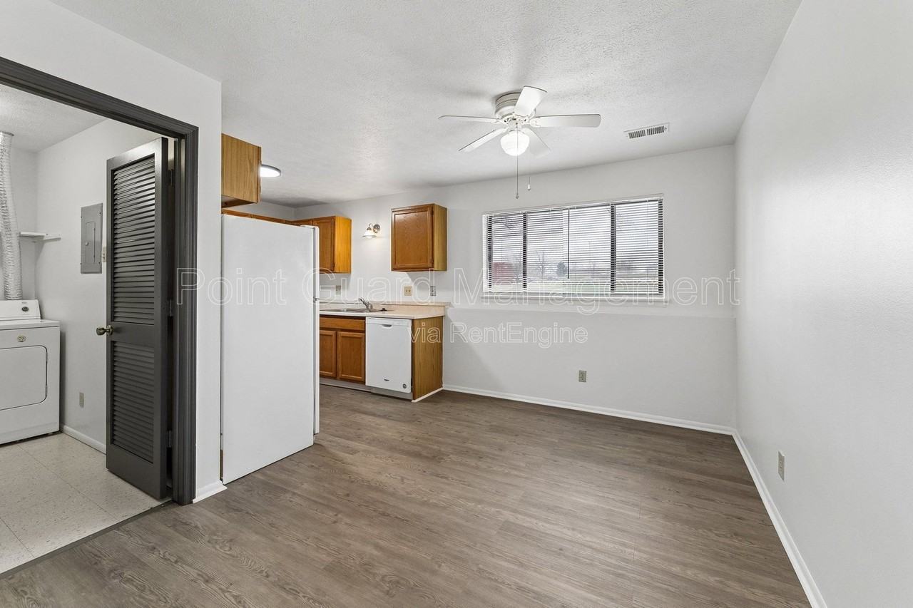 1268 Golden Gate Dr #142 - Photo 4 of 27